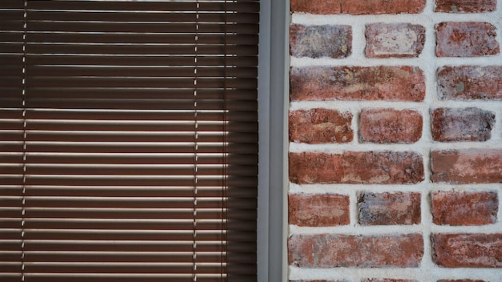 Saint-Étienne : conseils pratiques pour le dépannage et la réparation de stores à domicile